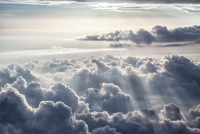 Fotomural vinilos nubes y rayos de sol